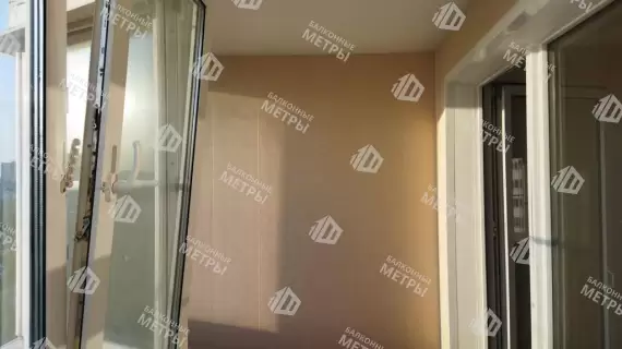 Остекление и отделка балкона в многоквартирном доме Остекление и отделка балкона в многоквартирном доме