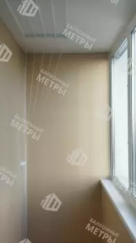 Остекление балкона с отделкой в многоквартирном доме Остекление балкона с отделкой в многоквартирном доме