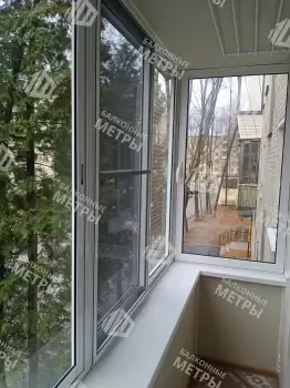 Отделка балкона под ключ с холодным остеклением и выносом остекления Отделка балкона под ключ с холодным остеклением и выносом остекления