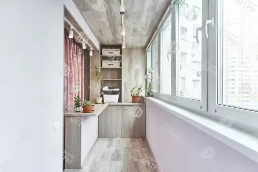 Объединение балкона с комнатой с отделкой и остеклением Объединение балкона с комнатой с отделкой и остеклением