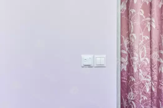 Объединение балкона с комнатой с отделкой и остеклением Объединение балкона с комнатой с отделкой и остеклением