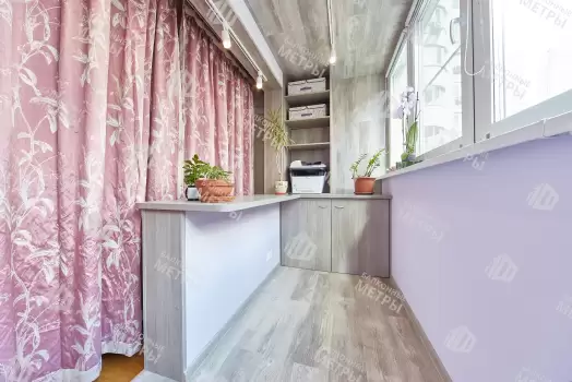 Объединение балкона с комнатой с отделкой и остеклением Объединение балкона с комнатой с отделкой и остеклением