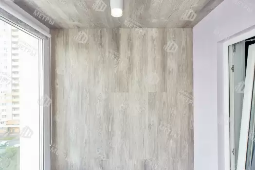 Объединение балкона с комнатой с отделкой и остеклением Объединение балкона с комнатой с отделкой и остеклением