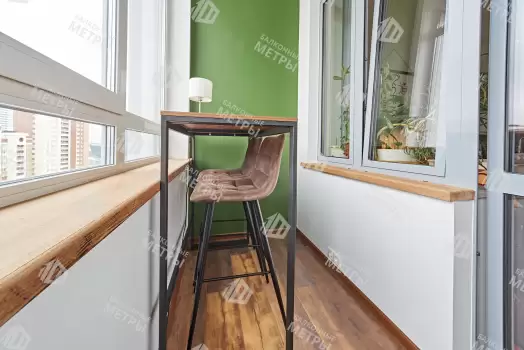 Дизайнерская отделка балкона гипсокартоном с утеплением и остеклением Дизайнерская отделка балкона гипсокартоном с утеплением и остеклением