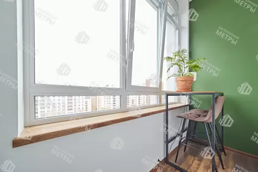 Дизайнерская отделка балкона гипсокартоном с утеплением и остеклением Дизайнерская отделка балкона гипсокартоном с утеплением и остеклением