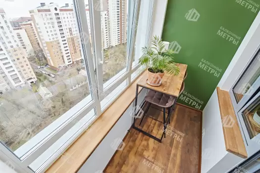 Дизайнерская отделка балкона гипсокартоном с утеплением и остеклением Дизайнерская отделка балкона гипсокартоном с утеплением и остеклением