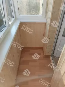 Холодное остекление балкона и отделка деревянной вагонкой Холодное остекление балкона и отделка деревянной вагонкой