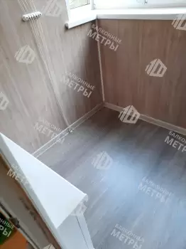 Отделка балкона под ключ ламинатом и натяжным потолком Отделка балкона под ключ ламинатом и натяжным потолком