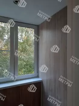 Отделка балкона под ключ ламинатом и натяжным потолком Отделка балкона под ключ ламинатом и натяжным потолком