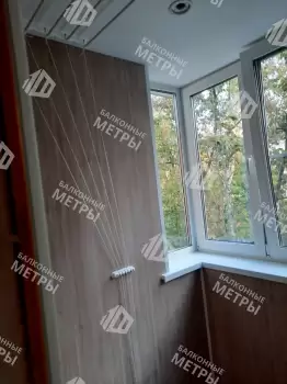 Отделка балкона под ключ ламинатом и натяжным потолком Отделка балкона под ключ ламинатом и натяжным потолком